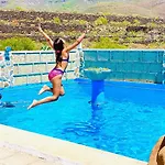 Arrebol Con Jacuzzi, Piscina Y Naturaleza Buzanada